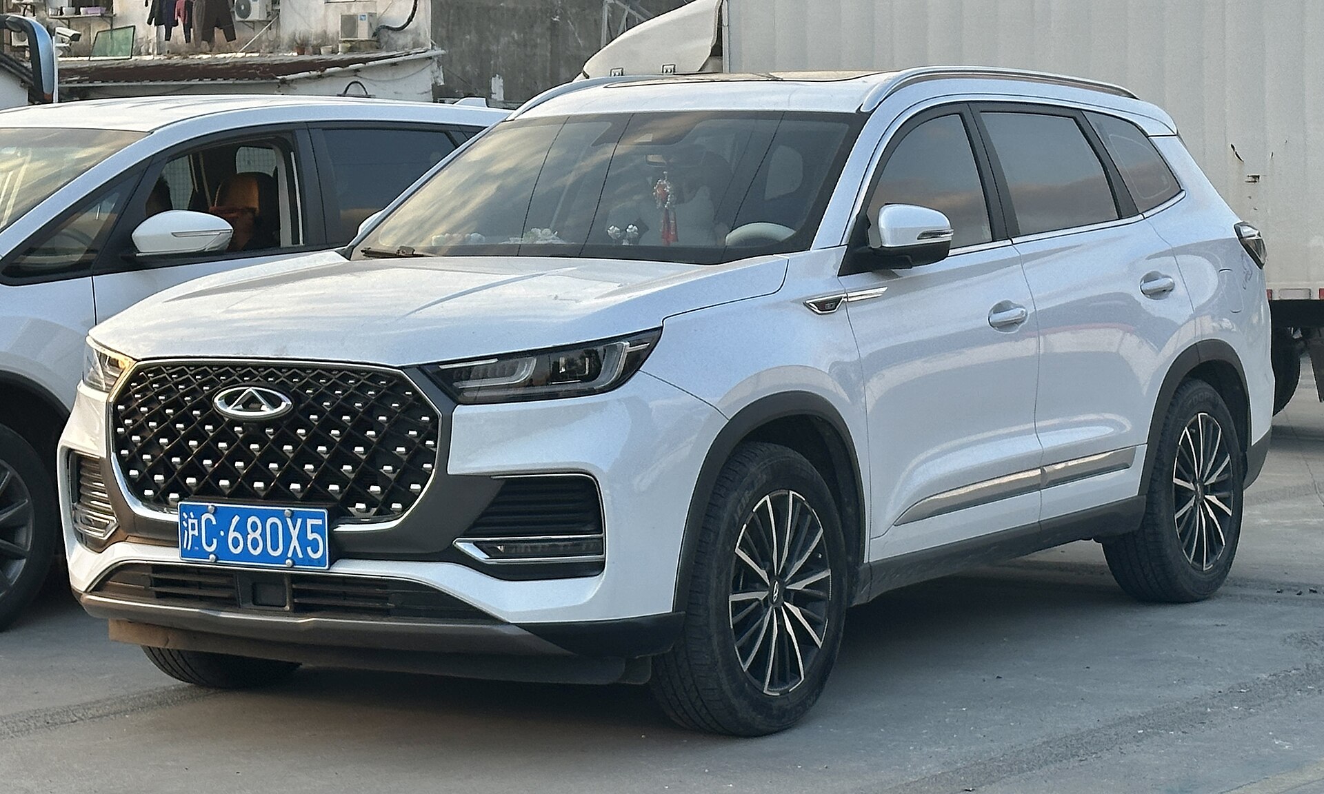 A Chinese SUV undergoing heat and dust validation on a Middle Eastern desert highway
